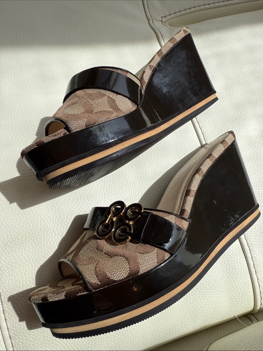 Coach Geri Wedge Sandals Signature Logo Canvas and Patent Leather Trim. - Picture 5 of 17